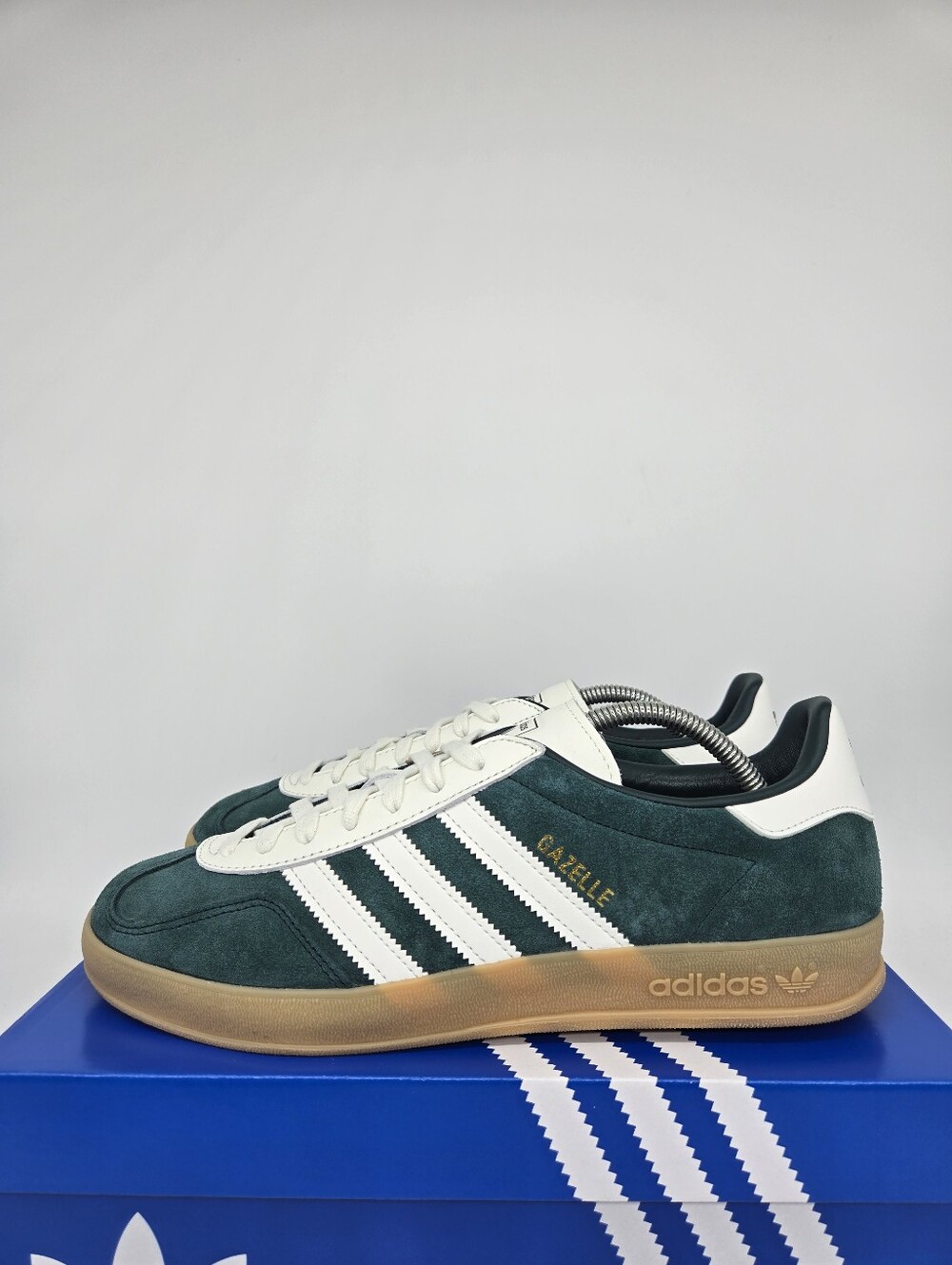 adidas Men's Gazelle Indoor IH9651 Aurora Ivy White Gum Shoes Size 10.5